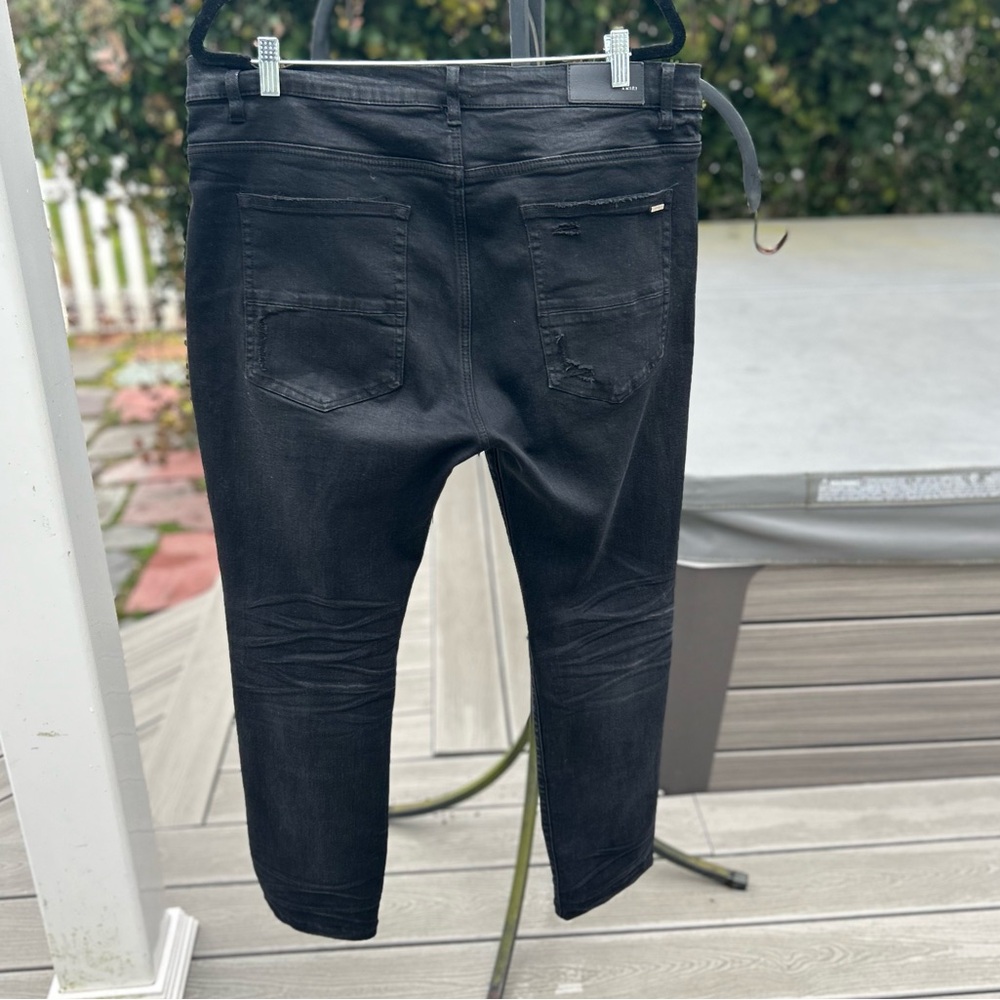 ๐ฆ Amiri Distressed Ripped Jeans - Picture 13 of 17